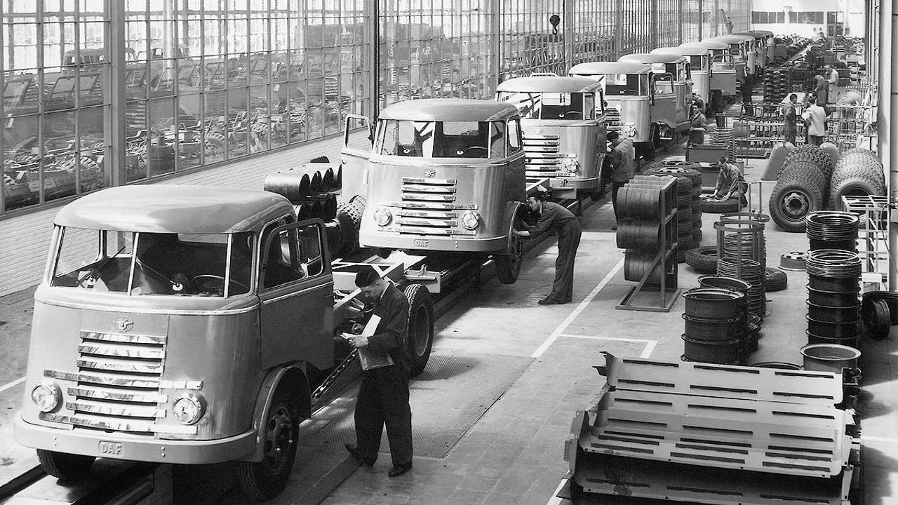 История развития грузовых автомобилей: от паровозов до мощных тягачей